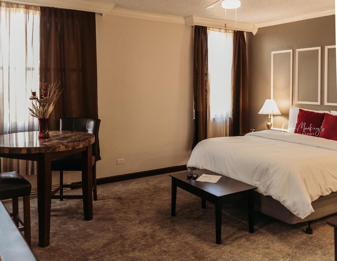 Hotel Phillips Бартлсвилл Экстерьер фото
