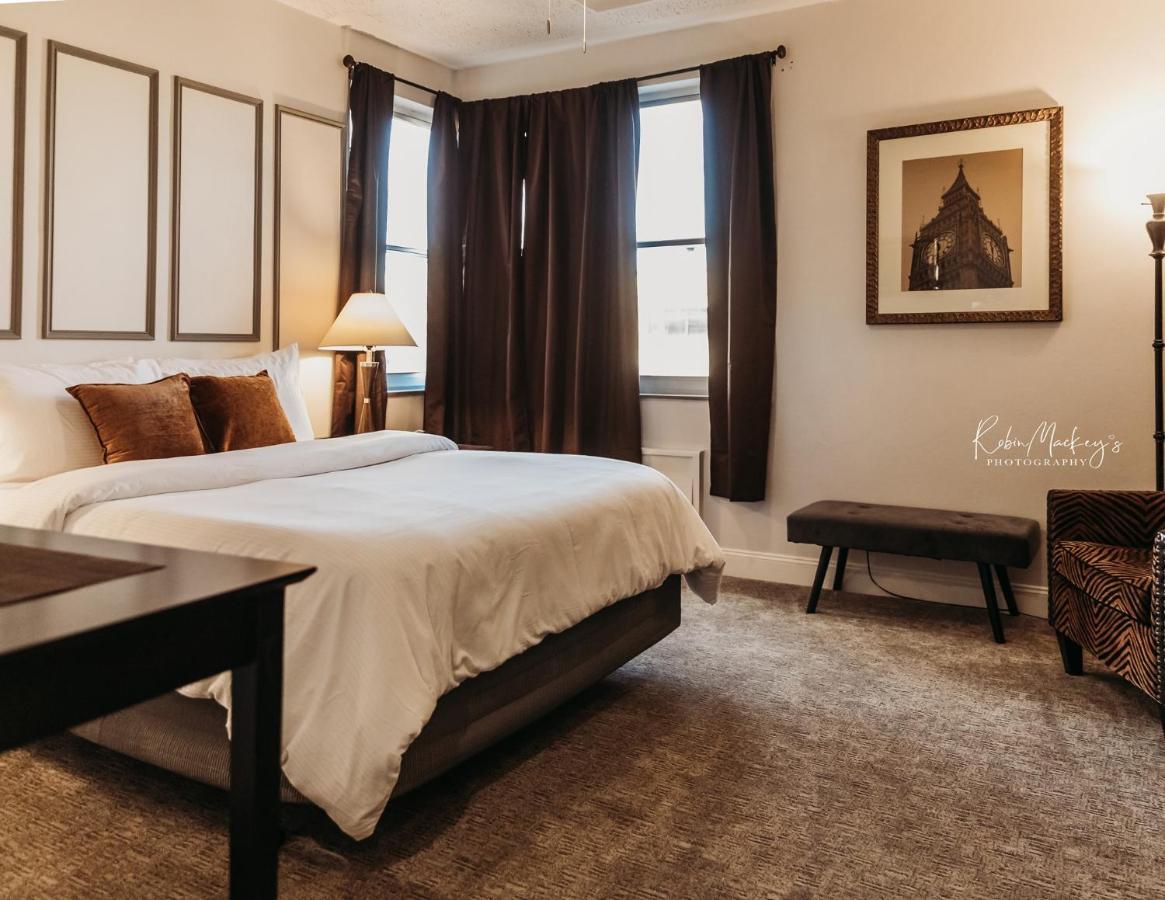 Hotel Phillips Бартлсвилл Экстерьер фото