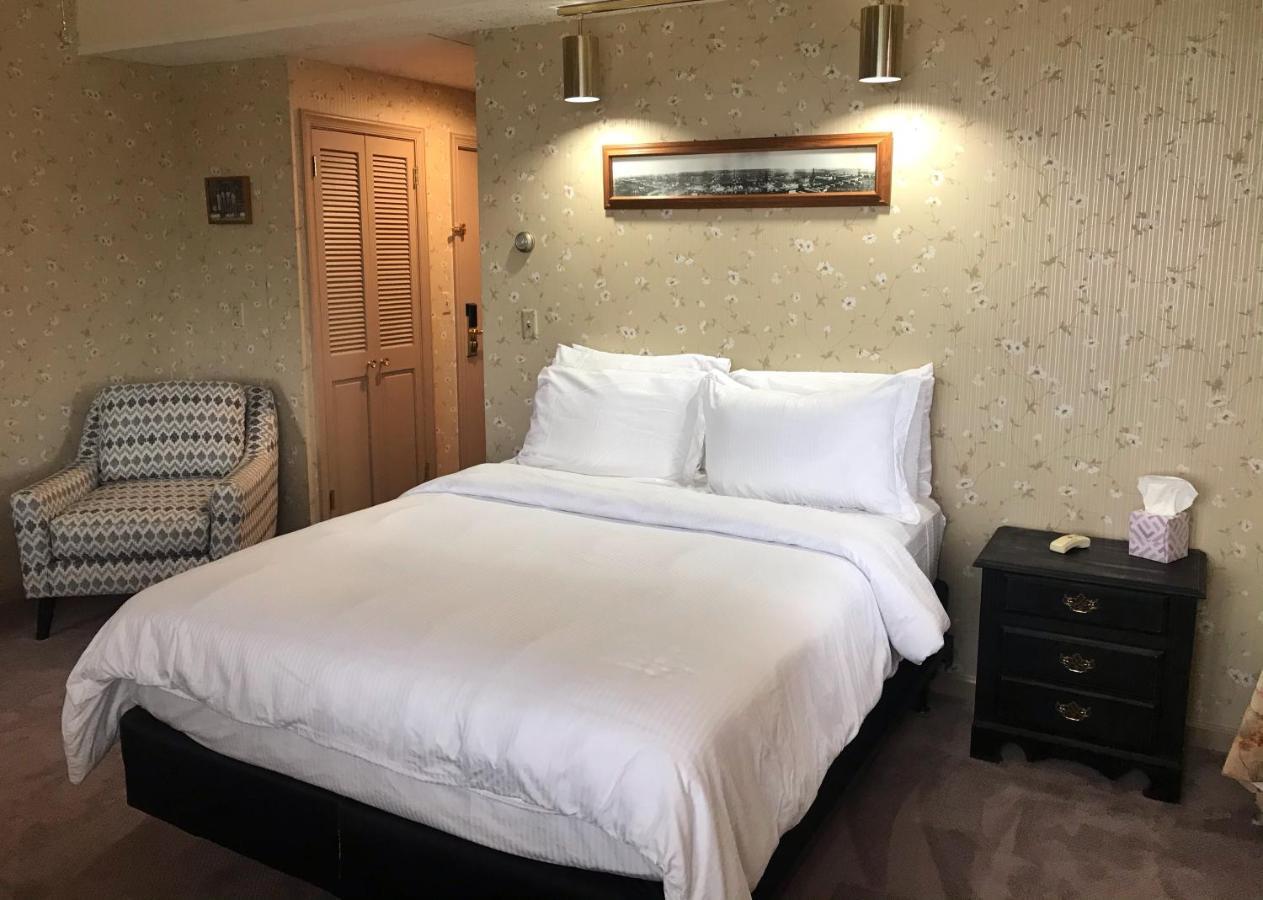 Hotel Phillips Бартлсвилл Экстерьер фото
