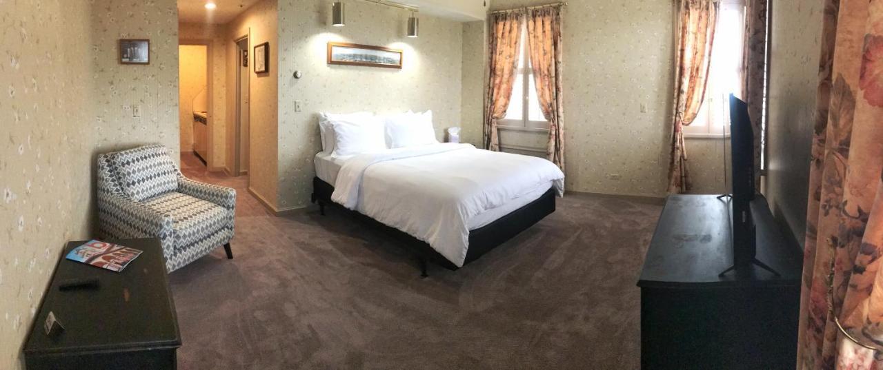 Hotel Phillips Бартлсвилл Экстерьер фото