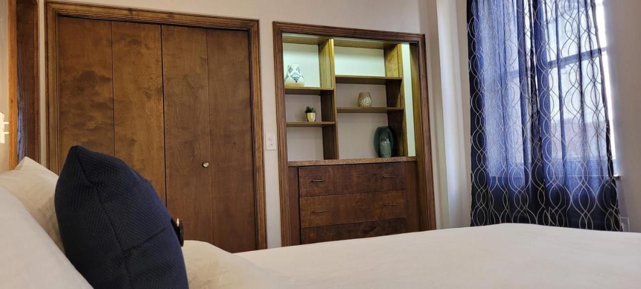 Hotel Phillips Бартлсвилл Экстерьер фото